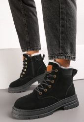 Czarne Trapery Botki Mocno Ocieplone Sztucznym Futerkiem Sedonna. Czarne botki Renee, na zimę, bez wzorów, z jeansu, bez obcasa, na obcasie, bez zapięcia. Za 69.99 zł.