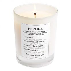 Maison Margiela - Beach Vibes - Świeca Zapachowa - Replica Beach Vibes Candle 165gr - Dla Kobiet. Perfumy damskie MAISON MARGIELA. Za 285.00 zł.