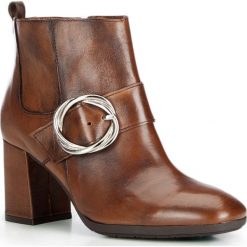 Buty damskie. Brązowe botki Wittchen, bez wzorów, ze skóry, bez obcasa, bez zapięcia. W wyprzedaży za 339.90 zł.
