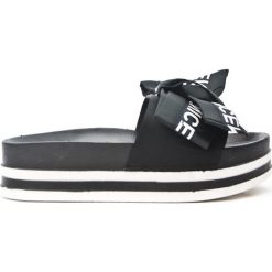 Klapki z kokardką (38). Czarne klapki Viestar Shoes, bez wzorów, bez obcasa. Za 59.00 zł.