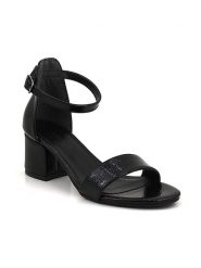 White Line Sandały w kolorze czarnym rozmiar: 37. Czarne sandały White Line, bez wzorów, z otwartym noskiem, bez obcasa, na koturnie, bez zapięcia. Za 78.84 zł.