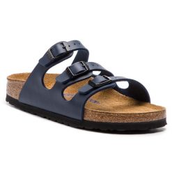 Klapki Birkenstock. Niebieskie klapki Birkenstock, bez wzorów, bez obcasa. Za 359.99 zł.