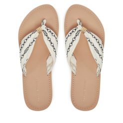 Japonki Tommy Hilfiger. Białe klapki TOMMY HILFIGER, bez wzorów, bez obcasa. Za 169.99 zł.
