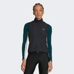 Bezrękawnik Essentials Windproof. Czarne kurtki sportowe Adidas, uniwersalny, bez wzorów, bez kaptura, rowerowe. Za 299.00 zł.