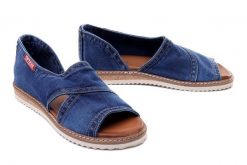ARTIKER RELAKS 46C0211 jeans, sandały damskie. Niebieskie sandały Artiker Relaks, bez wzorów, z jeansu, bez obcasa, bez zapięcia. Za 279.90 zł.