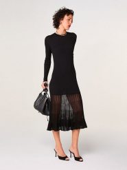 Rodier Sukienka w kolorze czarnym rozmiar: XL. Czarne sukienki Rodier, xl, bez wzorów, prążkowane, bez kołnierzyka, bez ramiączek, midi. Za 478.99 zł.