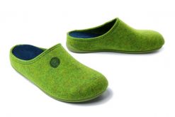 DR. BRINKMANN 320698-7 pistazie, kapcie damskie. Zielone obuwie domowe Dr. Brinkmann, bez wzorów, z materiału, bez zapięcia. Za 204.90 zł.