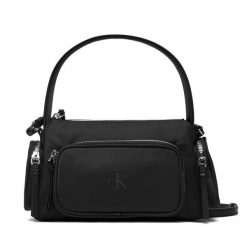 Torebka Calvin Klein. Czarne torebki klasyczne Calvin Klein, bez wzorów, z nylonu, bez dodatków. Za 469.99 zł.