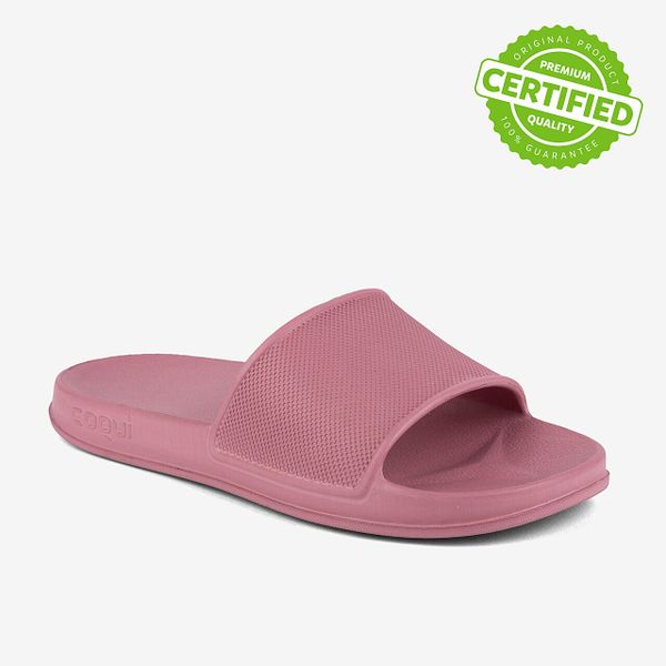Klapki damskie Coqui Tora - lekkie, antypoślizgowe, czerwone. Czerwone klapki Coqui, bez wzorów, z materiału, bez obcasa. Za 115.99 zł.