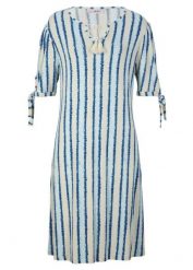 Sukienka shirtowa. Niebieskie sukienki bonprix, na lato, bez wzorów, bez kołnierzyka, bez ramiączek. Za 114.99 zł.