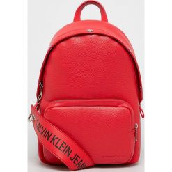 Calvin Klein Jeans - Plecak. Czerwone plecaki Calvin Klein Jeans, bez wzorów, z jeansu. W wyprzedaży za 399.90 zł.
