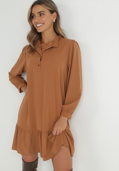Beżowa Sukienka Pudełkowa Oversize Tize. Brązowe sukienki Born2be, na co dzień, uniwersalny, bez wzorów, eleganckie, bez kołnierzyka, bez ramiączek, mini, oversize. Za 119.99 zł.