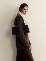 Wełniany szal z kaszmirem - kremowy. Białe szaliki Reserved, bez wzorów, z kaszmiru. W wyprzedaży za 129.99 zł.