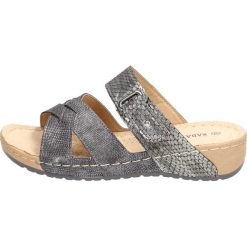 Srebrne klapki, buty damskie SABATINA 14206. Szare klapki Sabatina, bez wzorów, bez obcasa, na obcasie. W wyprzedaży za 79.00 zł.