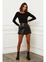 Soft Cashmere Sweter w kolorze czarnym rozmiar: 38/40. Czarne swetry Soft Cashmere, bez wzorów, z kaszmiru, bez ramiączek. Za 120.95 zł.