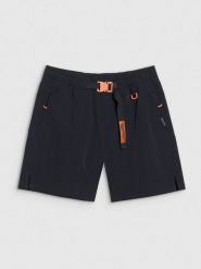 4F Spodenki casual damskie - czarne M. Czarne szorty 4f, bez wzorów, z dresówki, casualowe. W wyprzedaży za 79.99 zł.