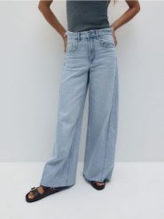 Jeansy wide leg - niebieski. Niebieskie jeansy Reserved, bez wzorów. W wyprzedaży za 109.99 zł.