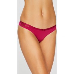 Triumph - Stringi Sexy Angel Spotlight. Fioletowe stringi Triumph, bez wzorów, z dzianiny. W wyprzedaży za 39.90 zł.