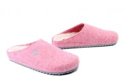 DR. BRINKMANN 320261-42 rosa, kapcie damskie. Czerwone obuwie domowe Dr. Brinkmann, bez wzorów, bez zapięcia. Za 157.17 zł.