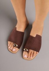 Brązowe Klapki Vices Japonki z Metaliczną Ozdobą Arezelia. Brązowe klapki Born2be, z aplikacjami, bez obcasa, na płaskiej podeszwie. Za 59.99 zł.