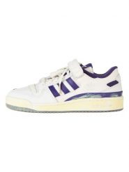 Adidas Skórzane sneakersy "Forum 84 Low Aec" w kolorze białym rozmiar: 44. Białe trampki Adidas, bez wzorów, bez zapięcia. Za 264.77 zł.