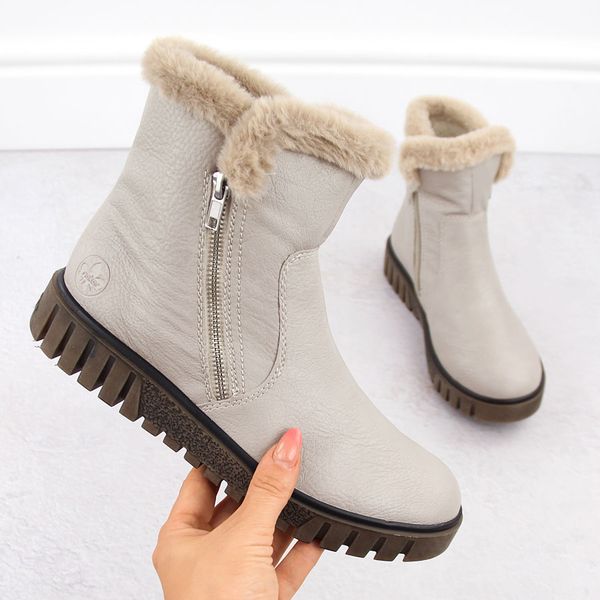 Botki damskie z futerkiem beżowe Rieker Y3481-60. Brązowe botki Rieker, bez wzorów, ze skóry ekologicznej, bez obcasa, bez zapięcia. Za 379.00 zł.