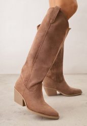 Jasnobrązowe Kozaki Kowbojki na Stożku z Gładką Cholewką z Imitacji Zamszu Halille. Brązowe kozaki Renee, z materiału, z otwartym noskiem, bez obcasa, na obcasie, bez zapięcia. Za 199.99 zł.