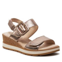 Sandały Caprice. Brązowe sandały Caprice, bez wzorów, bez obcasa, na koturnie, bez zapięcia. Za 323.99 zł.