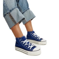 Niebieskie wysokie trampki na grubej podeszwie Bagy. Niebieskie trampki bez wzorów, za kostkę, bez zapięcia. Za 78.15 zł.