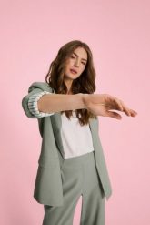 Marynarka z dodatkiem lnu oliwkowa. Zielone marynarki i żakiety MOODO, l, bez wzorów, ze lnu. Za 199.99 zł.