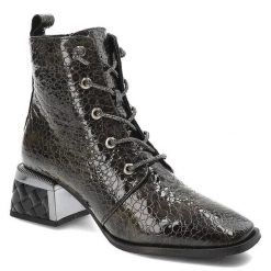 Zielone Botki Venezia Modne Buty Damskie. Zielone botki Venezia, bez wzorów, z jeansu, bez obcasa, bez zapięcia. Za 535.99 zł.