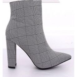 Botki na obcasie czarne NS053P Houn Dstooth. Czarne botki ButyModne, bez wzorów, z materiału, bez obcasa, na obcasie, bez zapięcia. W wyprzedaży za 159.00 zł.