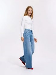 Jeansy wide leg z wysokim stanem - niebieski. Niebieskie jeansy Reserved, bez wzorów, z podwyższonym stanem. Za 139.99 zł.