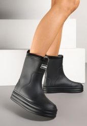 Czarne Kalosze Ozdobione Małą Naszywką Lanivra. Czarne kalosze Renee, z aplikacjami, z dresówki. Za 49.99 zł.