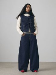 Levi's Dżinsy - Barrel fit - w kolorze granatowym rozmiar: W31/L32. Niebieskie jeansy Levi's®, l, z aplikacjami, z podwyższonym stanem. Za 289.95 zł.
