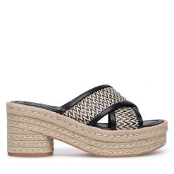 Espadryle Nine West. Czarne espadryle Nine West, bez wzorów, bez obcasa, bez zapięcia. Za 229.99 zł.