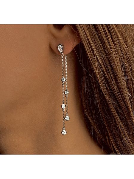 Les Petites Précieuses Srebrne kolczyki-wkrętki z cyrkoniami rozmiar: onesize. Szare kolczyki Les Petites Précieuses, z cyrkonią, srebrne. Za 179.22 zł.