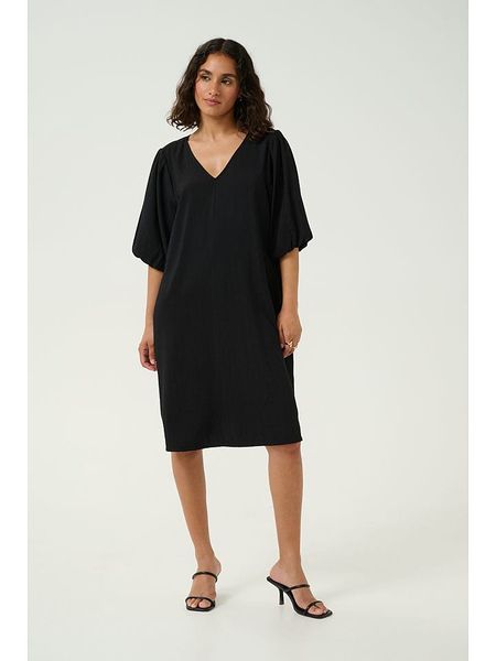 Kaffe Sukienka "Gabby" w kolorze czarnym rozmiar: 40. Czarne sukienki Kaffe, bez wzorów, bez kołnierzyka, bez ramiączek, midi. Za 140.86 zł.
