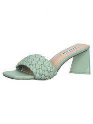 Steve Madden Klapki w kolorze miętowym rozmiar: 40. Zielone klapki Steve Madden, bez wzorów, z otwartym noskiem, bez obcasa. Za 132.05 zł.