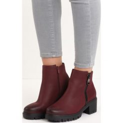 Bordowe Botki Necessity. Czerwone botki Born2be, bez wzorów, z okrągłym noskiem, bez obcasa, na słupku, bez zapięcia. Za 119.99 zł.