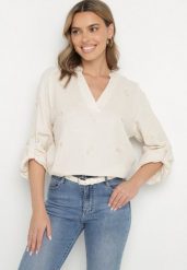 Jasnobeżowa Bawełniana Bluzka z Dekoltem w Serek Zdobiona Delikatnym Haftem Liserena. Brązowe bluzki Born2be, l, z aplikacjami, z bawełny, eleganckie, bez kołnierzyka, bez ramiączek. W wyprzedaży za 71.99 zł.