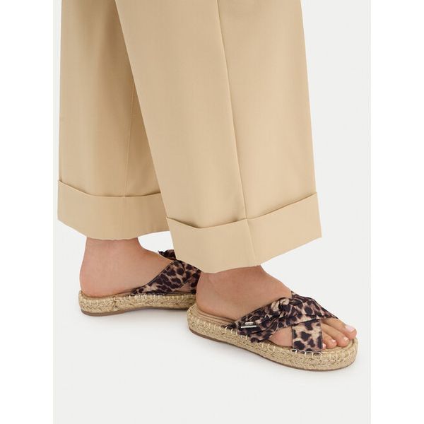 Klapki Liu Jo. Brązowe klapki Liu Jo, bez wzorów, bez obcasa. Za 258.99 zł.