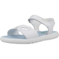 Sandały PABLOSKY 449100P Biały. Białe sandały PABLOSKY, bez wzorów, ze skóry, sportowe, bez obcasa, bez zapięcia. Za 267.99 zł.