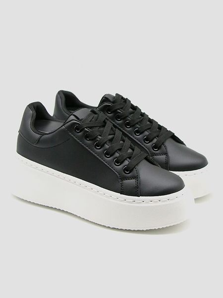 Belucci Sneakersy w kolorze czarnym rozmiar: 41. Czarne trampki Belucci, bez wzorów, bez zapięcia. Za 126.75 zł.