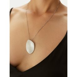 Naszyjnik Calvin Klein. Szare naszyjniki Calvin Klein, srebrne. Za 269.99 zł.