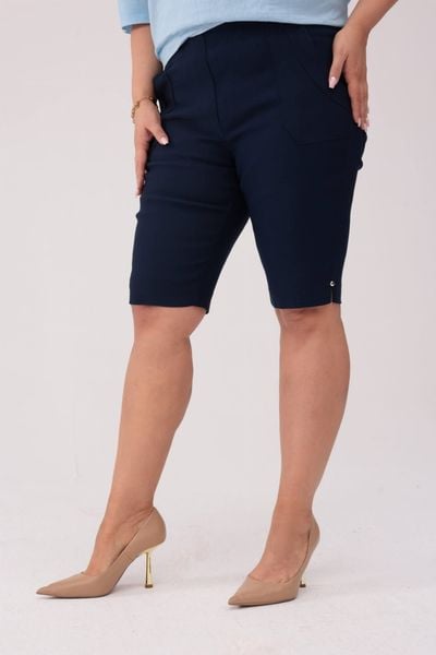 Komfortowe czarne spodnie bermudy PLUS SIZE XXL OVERSIZE. Czarne spódnice Nasi partnerzy, plus size, bez wzorów, z elastanu, plus size, mini, oversize. W wyprzedaży za 85.90 zł.