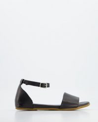 KLASYCZNE SANDAŁY 2035 BLACK W21. Czarne sandały Venezia, bez wzorów, ze skóry, klasyczne, bez obcasa, bez zapięcia. Za 289.00 zł.