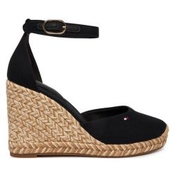 Espadryle Tommy Hilfiger. Czarne espadryle TOMMY HILFIGER, bez wzorów, bez obcasa, bez zapięcia. Za 409.99 zł.