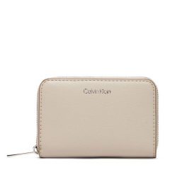 Duży Portfel Damski Calvin Klein. Brązowe portfele Calvin Klein, bez wzorów. Za 259.99 zł.