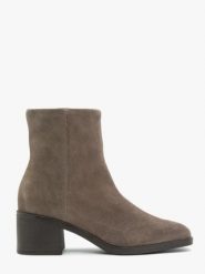 Szare botki na słupku ze skóry welurowej. Szare botki Ryłko, bez wzorów, ze skóry, bez obcasa, na obcasie, bez zapięcia. Za 399.99 zł.